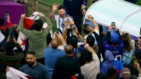 Beda Sikap Messi: Ramah ke Pelatih Kroasia Usai Ngoceh ke Van Gaal