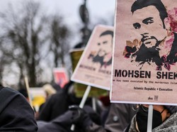 UE Jatuhkan Sanksi Baru terhadap Iran karena Represif Hadapi Protes