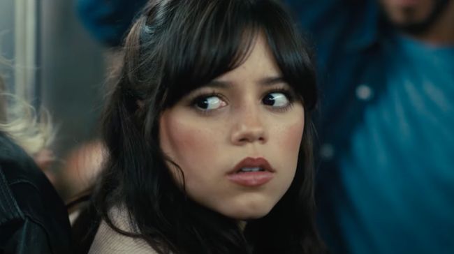 Teaser trailer Scream 6 memperlihatkan Jenna Ortega cs kembali diikuti teror setelah selamat dari pembunuhan Ghostface pada Scream 5.