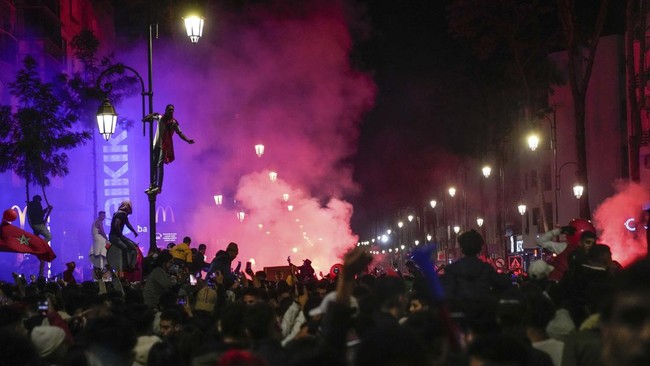 Bentrokan antara suporter timnas Prancis dan Maroko pecah usai Les Bleus melibas Singa Atlas di laga semifinal Piala Dunia Qatar 2022 pada Rabu (14/3).