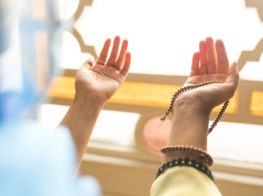 Tata Cara Kirim Doa untuk Orang Meninggal Sesuai yang Dianjurkan Rasulullah