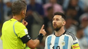Duel Messi vs Mbappe dan Kutukan Bola Emas Piala Dunia