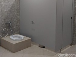 Kloset MCC di Luar Bilik Kamar Mandi, Lira Malang: Pemkot Lalai, Tidak Etis!