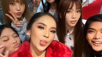 <p>Selain bertemu artis drama Korea, Lyodra juga menyapa para K-Pop idol. Ia berfoto dengan para personel girlband besutan Hybe, yaitu NEWJEANS. (Foto: Instagram @lyodraofficial)</p>