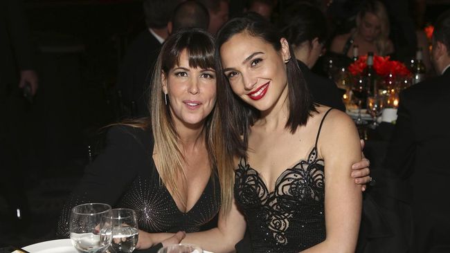Patty Jenkins buka suara dan menanggapi rumor nasib Wonder Woman 3 di ujung tanduk serta hubungannya dengan Warner Bros.