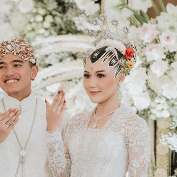 img-title Ini Pesan Manis Erina Gudono Usai Menikah dengan Kaesang, Ungkap Momen 'Salim' dengan Suami