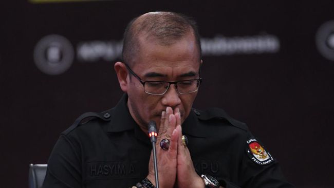 Ketua KPU RI Hasyim Asyari membantah soal dugaan memaksa dan mengintimidasi anggota KPUD guna meloloskan partai tertentu sebagai peserta Pemilu 2024.