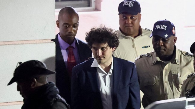 Sam Bankman-Fried dituntut empat dakwaan baru, salah satunya soal mengalirkan lebih dari 300 sumbangan politik ilegal di AS.