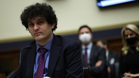 img-title Miliarder 'Jatuh Miskin' di 2022: Ada Bos Kripto Hingga Musuh Tesla
