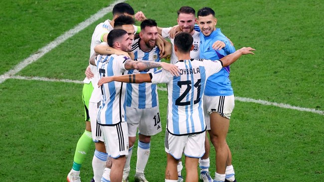 Timnas Argentina merayakan keberhasilan melaju ke final Piala Dunia 2022 dengan menyanyikan lagu yang menyindir rival abadinya, Brasil.