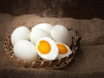 Bolehkah Ibu Hamil Makan Telur Asin? Ketahui Manfaat & Batas Aman Konsumsinya