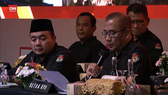 Sejumlah ketua umum parpol peserta Pemilu 2024 mendatangi Kantor KPU saat penetapan nomor urut partai. Megawati, Prabowo, dan Airlangga tak hadir.
