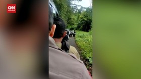 VIDEO: Tegang, Baku Tembak Polisi-KKB Pecah di Kabupaten Yapen Papua