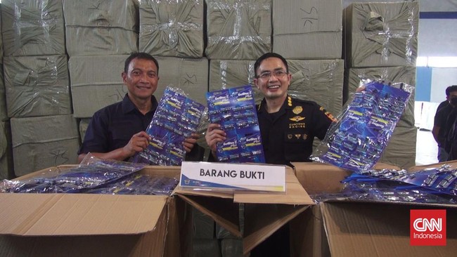 Bea Cukai Pelabuhan Tanjung Mas Semarang menggagalkan impor pisau cukur palsu dari China yang diduga melanggar hak merek.