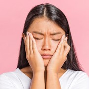 Alih-alih Glowing, 7 Kebiasaan Ini Penyebab Besar dari Wajah Kusam dan Tak Bersinar!