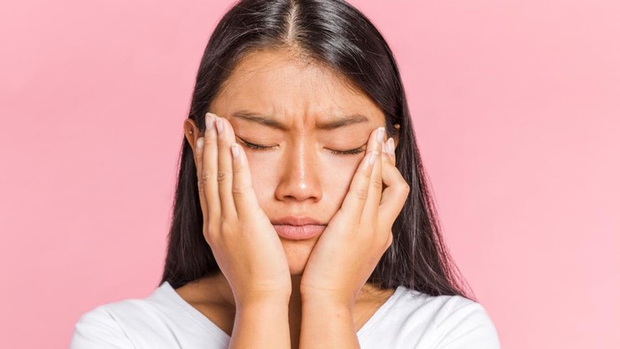 Alih-alih Glowing, 7 Kebiasaan Ini Penyebab Besar dari Wajah Kusam dan Tak Bersinar!