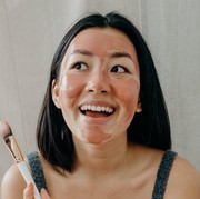 Viral di TikTok Maskeran Pakai Darah Menstruasi Bikin Wajah Glowing, Beneran? Simak Lebih Dahulu Faktanya!