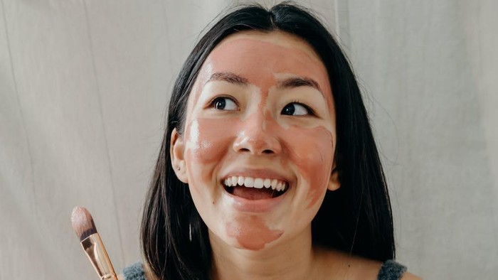 img-title Viral di TikTok Maskeran Pakai Darah Menstruasi Bikin Wajah Glowing, Beneran? Simak Lebih Dahulu Faktanya!