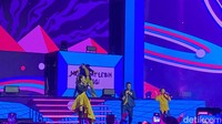 Kemeriahan Malam Perayaan HUT Transmedia 21 In One, Penonton Kompak Nyanyi