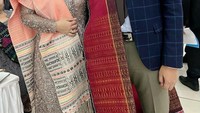 <p>Joy Tobing dan sang suami selalu tampil mesra di setiap kesempatan, Bunda. Pasangan ini terlihat sangat harmonis di pernikahan yang baru berjalan satu tahun. (Foto: Instagram @joydestinytobing)</p>