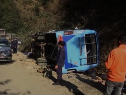 17 Orang Tewas dalam Bus yang Terguling Masuk Jurang di Nepal