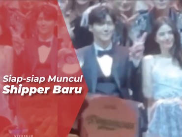 img-title Bikin Baper, Han So Hee Keciduk Genggam Tangan Kim Seon Ho di AAA 2022