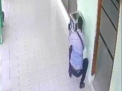 Maling Terekam CCTV Garong Kotak Amal Masjid di Banyuwangi