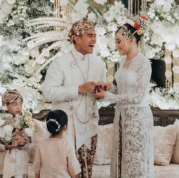 Selain Prosesi Pernikahan Kaesang-Erina, Ini Juga Bikin Netizen Salfok! Ada Tingkah Lucu Cucu Jokowi Sampai Paspampres Ganteng