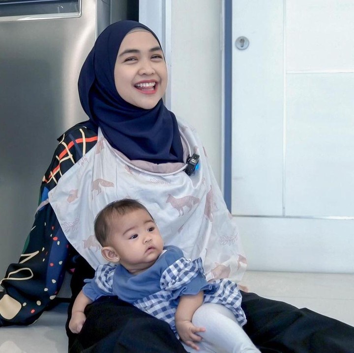 <p>Kita doakan agar Moana selalu diberikan kesehatan dan kasih sayang dari orang-orang terdekatnya ya, Bunda. (Foto: Instagram: @riaricis1795)</p>