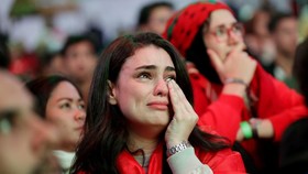 FOTO: Air Mata Suporter Saat Habis Magis Maroko di Piala Dunia 2022