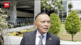 VIDEO: RK Gabung Golkar, Sekjen: Berteduh Dibawah Beringin Kan Nyaman