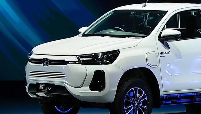 Toyota Hilux Revo BEV Concept untuk pertama kali diperkenalkan di Thailand, Kamis (15/12).