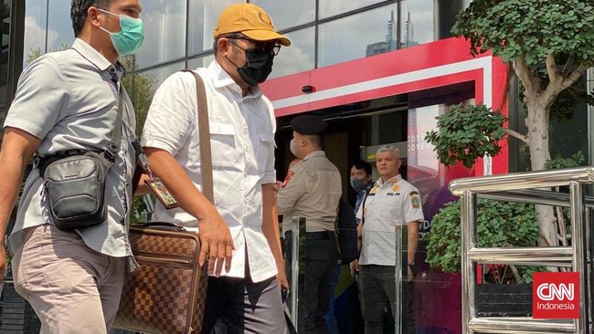 KPK menetapkan empat orang sebagai tersangka dalam kasus dugaan suap pengelolaan dana hibah di Jawa Timur setelah melakukan OTT terhadap wakil ketua DPRD.