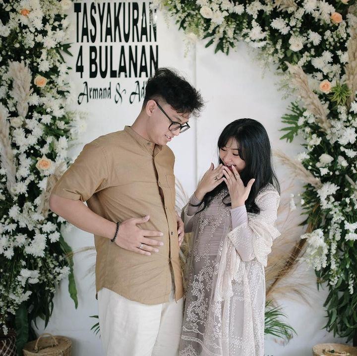 <p>Banyak netizen mengaku kaget dengan kabar kehamilan Adinda. Sebab, Istri dengan Armand Zachary ini baru mengumumkan kehamilannya yang sudah masuk trimester kedua. (Foto: Instagram @dindazani)</p>