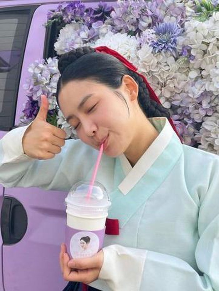 Akhir-akhir ini, nama Park Ju Hyun kembali menuai sorotan berkat aktingnya dalam drama sageuk berjudul The Forbidden Marriage./ foto: instagram.com/charmgirl_1005