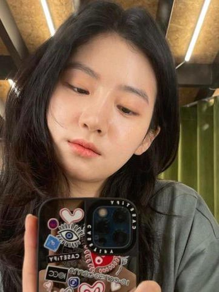 Aktingnya di Extracurricular membawa Park Ju Hyun mendapat penghargaan sebagai Best New Actress di BaekSang Arts Awards 2021./ foto: instagram.com/charmgirl_1005