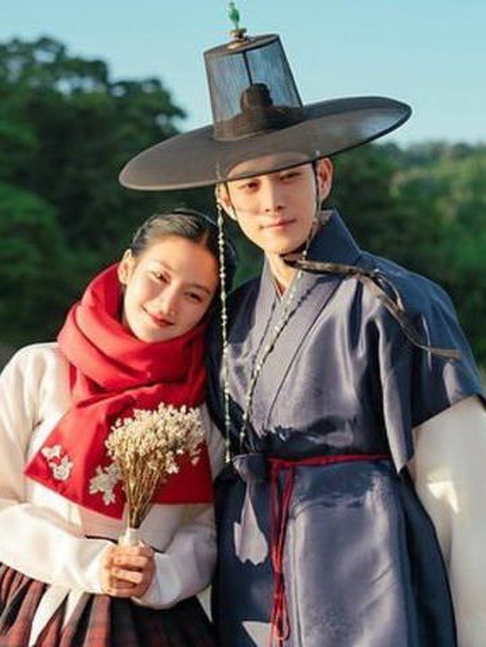Dalam drama fiksi yang berlatar era Joseon ini, Park Ju Hyun beradu akting dengan aktor Kim Young Dae./ foto: instagram.com/charmgirl_1005