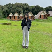 5 Inspirasi Gaya Serba Hitam ala Shani JKT48, Stylish Banget!