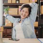 Duduk Sepanjang Hari? 5 Kebiasaan Kecil Ini Bisa Bantu Turunkan Berat Badan!