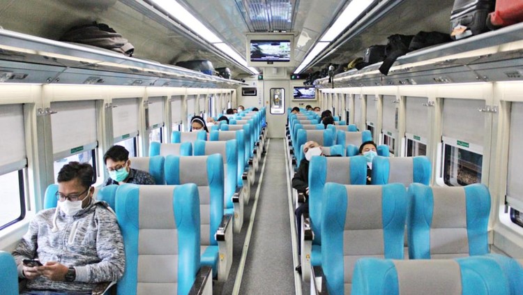 Ilustrasi Syarat Naik Kereta Api Desember 2022