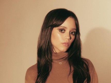 Potret Jenna Ortega Pemeran Wednesday, Manis Tanpa Baju Serba Hitam