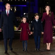Kate Middleton dan Putri Charlotte Tampil Kompak dan Modis Pakai Busana Marun di Perayaan Natal