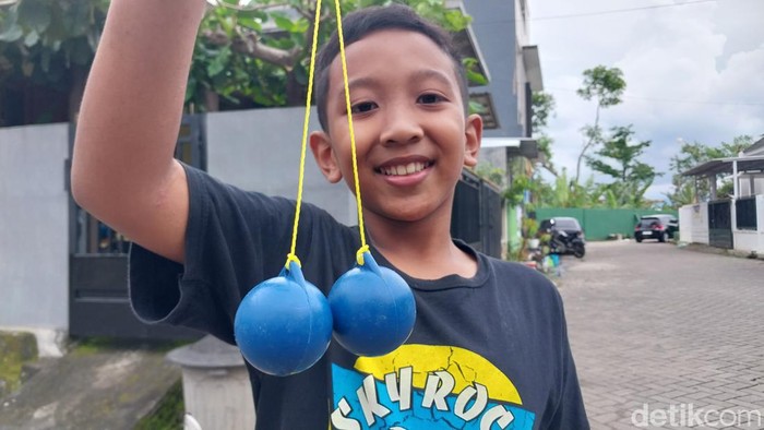 Ternyata Latto-latto Bisa Membuat Otak Cerdas, Berikut Manfaat Permainan Viral Ini yang Perlu Orangtua Tau!