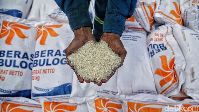 Badan Pusat Statistik (BPS) mencatat harga beras eceran naik 6,23 secara tahunan (yoy).