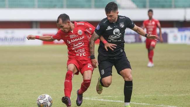 Persija Jakarta memastikan duel Liga 1 melawan Persebaya Surabaya akan digelar di Stadion GBK pada Minggu (30/7) malam.