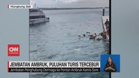 VIDEO: Jembatan Ambruk, Puluhan Turis Tercebur