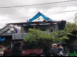 Hujan Disertai Angin Kencang di Polman Sulbar: 28 Rumah-2 Masjid Rusak