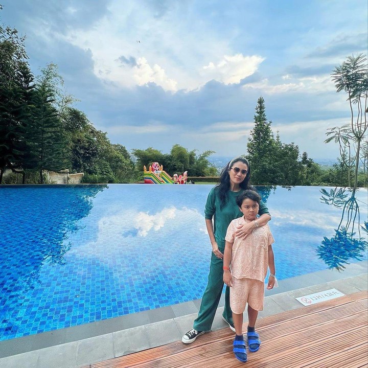 <p>Kini, Maggaly tumbuh menjadi anak yang kuat dan tak pernah mengeluh ketika sakit, Bunda. Hal ini diungkapkan langsung oleh Marcella saat sang anak berulang tahun. (Foto: Instagram: @marcella.zalianty)</p>