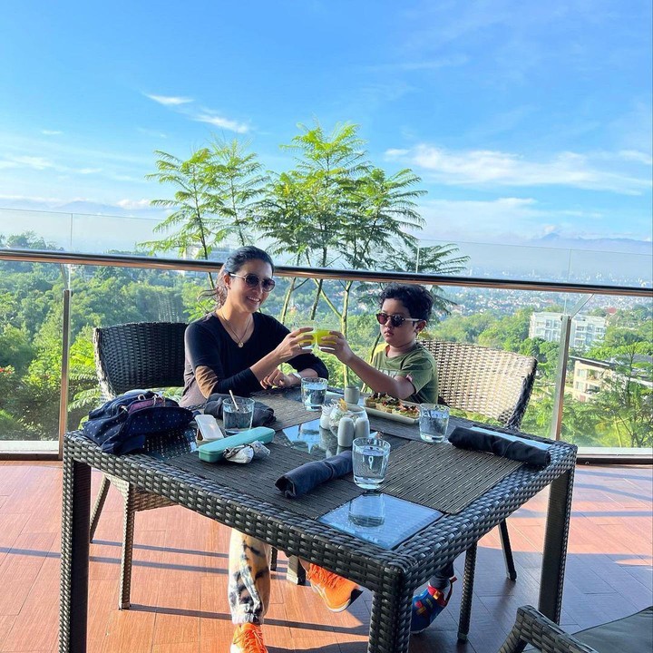 <p>Marcella juga kerap mengajak Maggaly liburan, Bunda. Belum lama ini, keduanya sempat mengabadikan momen ketika berlibur ke Bandung, lho. (Foto: Instagram: @marcella.zalianty)</p>