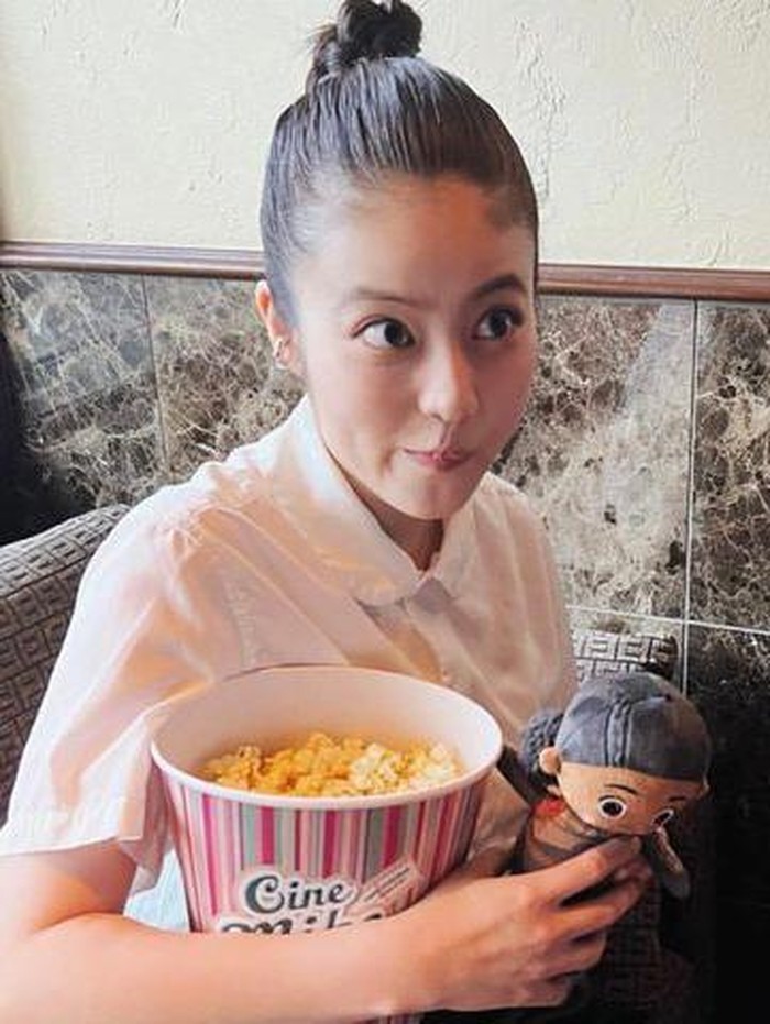 Setelah itu, Mio mendapatkan banyak tawaran judul drama, dan film populer seperti Tokyo Revengers, dan yang terbaru My Happy Marriage./ foto: instagram.com/imada_mio
